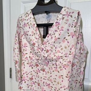 LOFT Women's White and Pink Floral Blouse